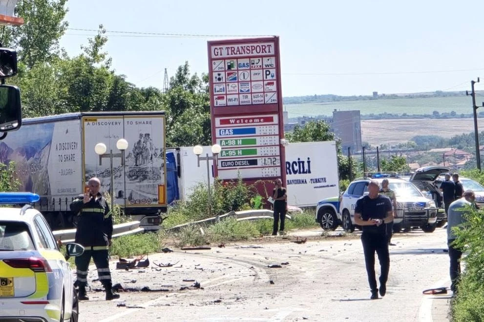 22-годишна загина до бензиностанция, друга жена и дете са в болница