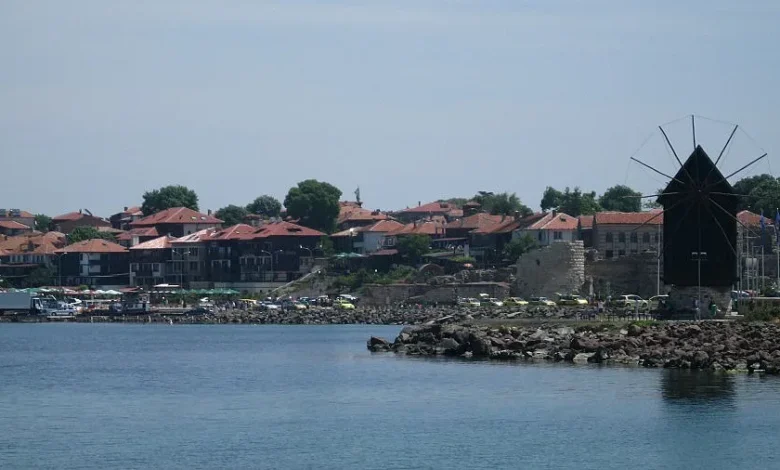 Заведение в наш топ курорт взе акъла на туристите. Извиха се опашки