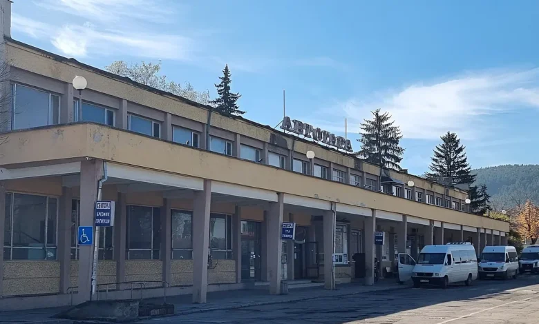 Продават легендарна автогара на цената на къща