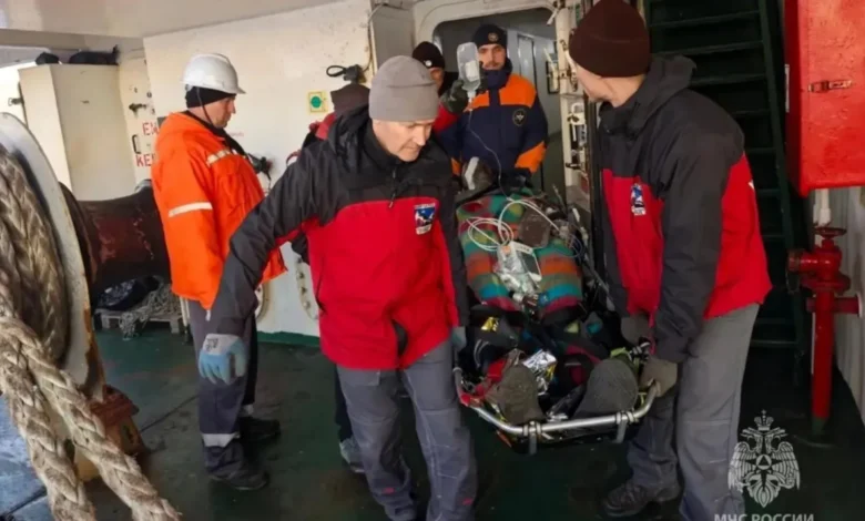 Пожарът на „Триумф“ край Камчатка: 25 спасени, четирима са в неизвестност