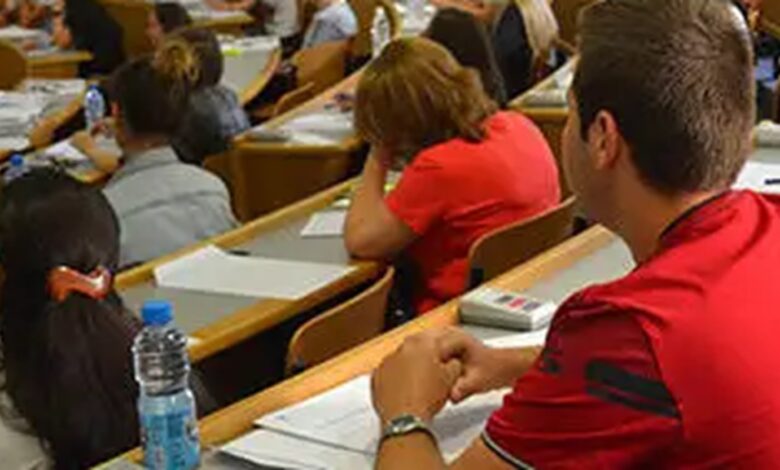 МОН осигурява безплатен университет и 665 евро месечна стипендия: Това са условията