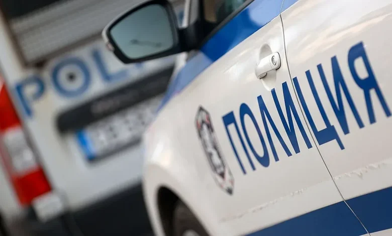 Опасна саморазправа в наш град. 60-годишен стреля по момчета пред блок