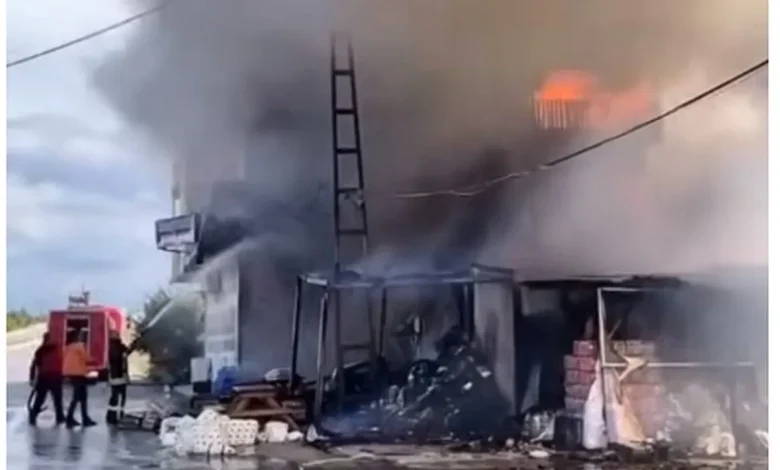 Изгоря любим магазин на българите